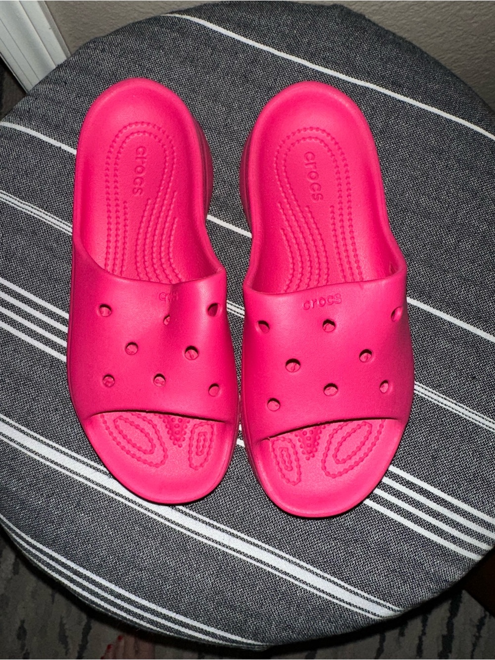 CROCS Fuchsia Slide Sandals size6